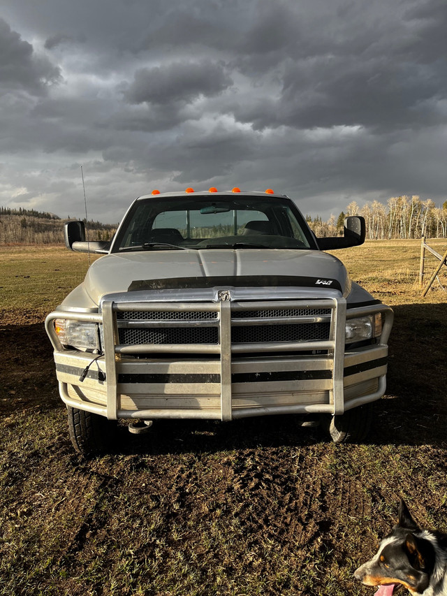 2001 Dodge 3500 4x4 in Cars & Trucks in Calgary - Image 3