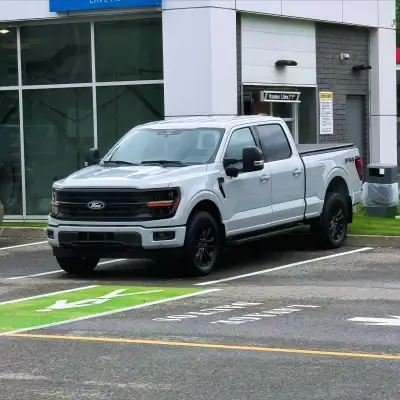 Transfert de location F150 302a , Fx4, moteur 3.5 ecoboost boîte 6.5 pieds , roues 20 pouces , miroi...