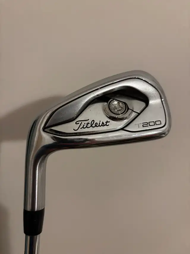 Titleist T200 PW to 5 Iron Set LEFT Hand in Golf in Sudbury - Image 3