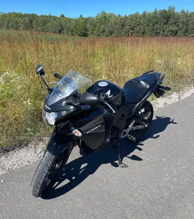 Selling 2012 Honda CBR125R The bike is in great condition. Selling as is, without safety standards c...