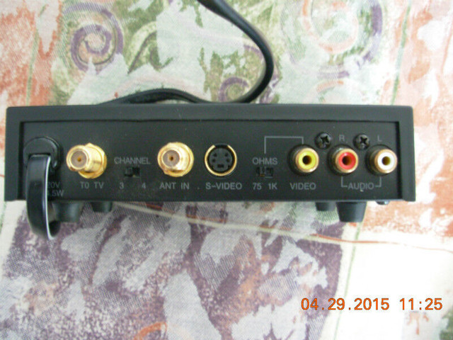Radio Shack RF Modulator TV accessory/accessoire 15-1214A dans Appareils électroniques  à Ville de Montréal - Image 4