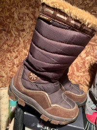 Warm winter boots Acton size 12