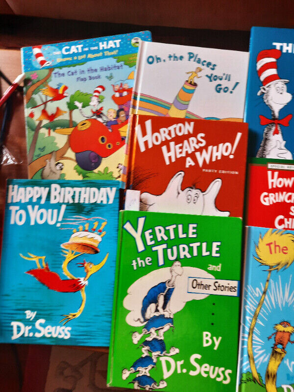 DR. SEUSS EXTRA LARGE FORMAT BOOKS SET OF 8 in Children & Young Adult in Muskoka - Image 2