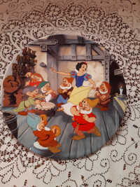 Disney Snow White and the Seven Dwarfs collector plate.