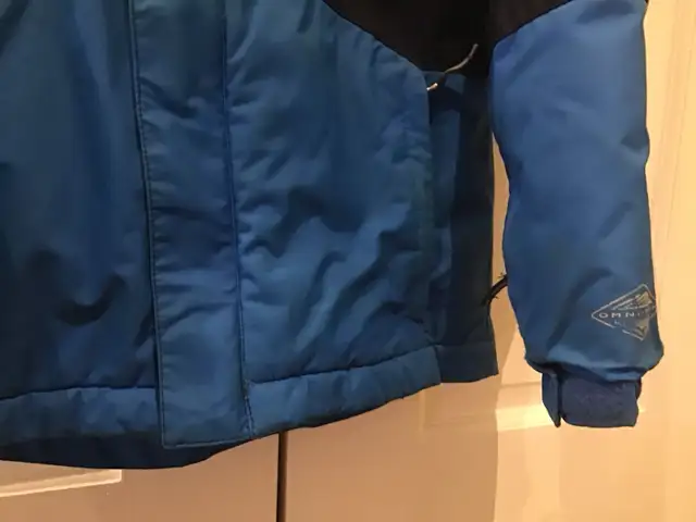 COLUMBIA KIDS WINTER JACKET size S 8 YEARS  in Kids & Youth in Mississauga / Peel Region - Image 5