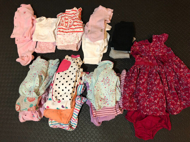 Lot de vêtements pour fille 0 à 6 mois dans Vêtements - 0 à 3 mois  à Lévis