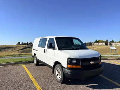 Great work van Savana 3500 Vortec 6.0L Check engine light due to 02 sensor -windshield in great shap...