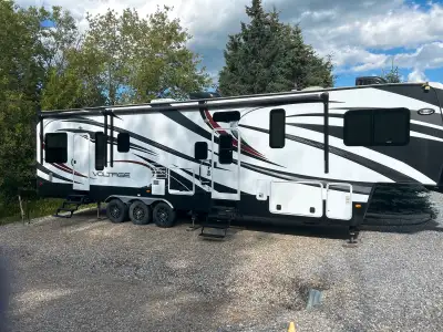 Has not seen a lot of traffic! 2 slide outs, two bunk beds and washroom in the garage portion! Has 3...