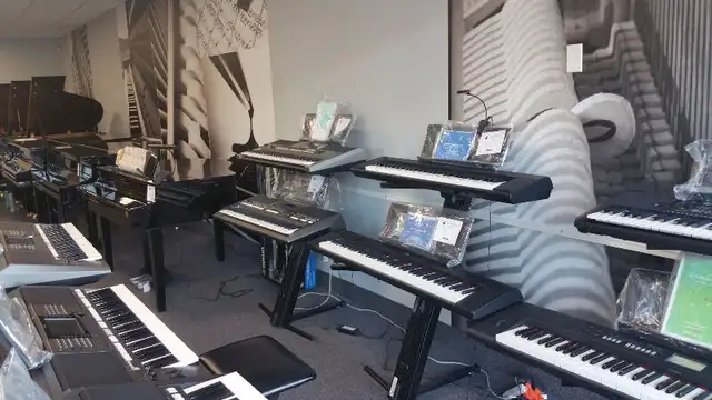 Vente de YAMAHA claviers PSRSX600, PSRSX700,PSRSX900 in Pianos & Keyboards in Laval / North Shore - Image 5