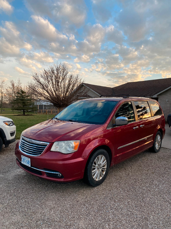 2012 Chrysler Town and Country in Cars & Trucks in Windsor Region