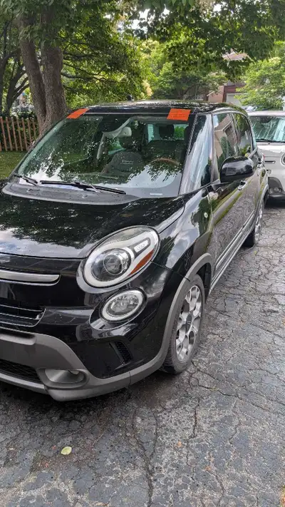 Very low mileage 78.500 km. Panoramic sunroof rail-to-rail Climate control Navigation LED headlights...