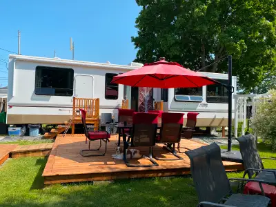 Maison de parc 2012 40 pieds situé au camping Port St-Francois a Nicolet. Un oasis de paix très beau...
