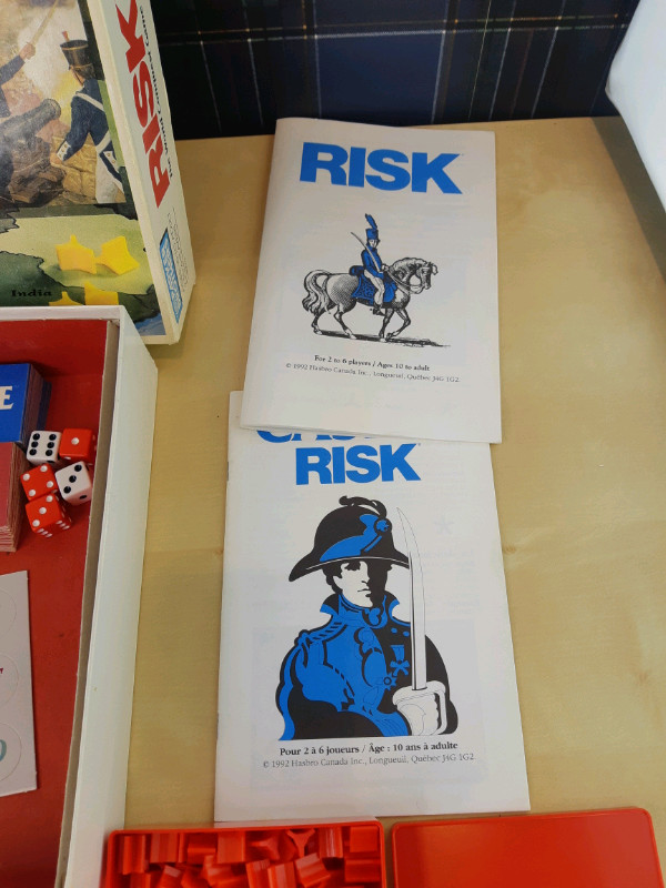 Risk & Castle Risk 2 jeux une boite jamais joué complet dans Jouets et jeux  à Granby - Image 3