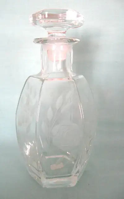 BOUTEILE  pour BOISSON VINTAGE ETCHED GLASS LIQUOR BOTTLE, View more