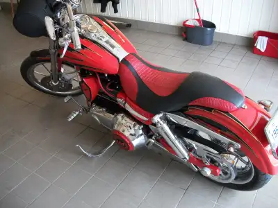 2007 HARLEY DAVIDSON FXDSE CVO SCREAMIN EAGLE DYNA SUPERGLIDE.VERY LOW MILLEAGE 19,000 kms MINT COND...