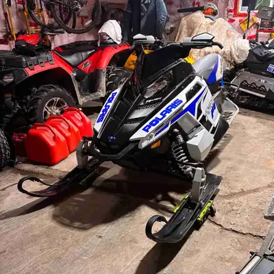 2012 Polaris rush pro r 600. Sled just had a fresh top end put in, still needs breaking in. Has elec...