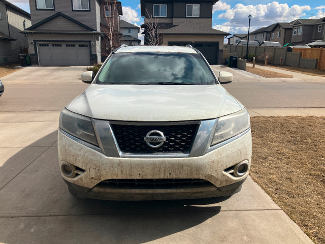2013 White Nissan Pathfinder 4WD SV | Heated Seats | Parking Aid in Cars & Trucks in Edmonton - Image 2