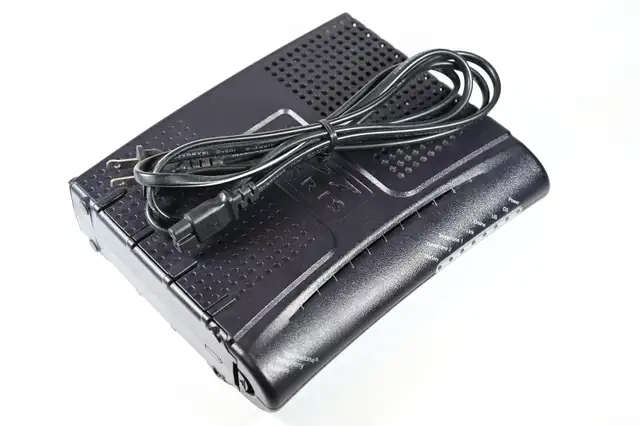 Arris TM602G/115 Touchstone Telephony Modem w/Integrated Battery in Networking in City of Toronto - Image 6
