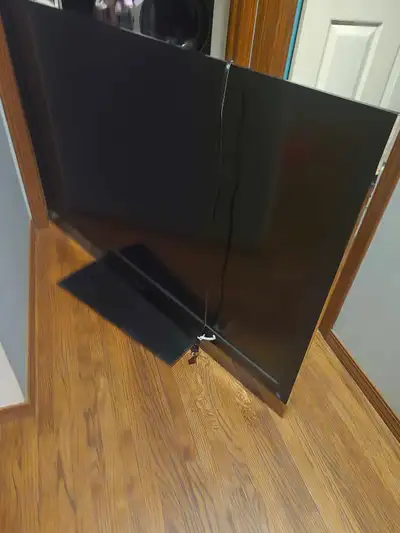 FREE DELIVERY!! Toshiba 55" 1080p 3D TV w WiFi $240, View more