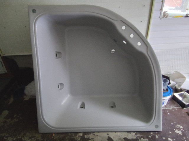 Jet tub in Plumbing, Sinks, Toilets & Showers in North Bay