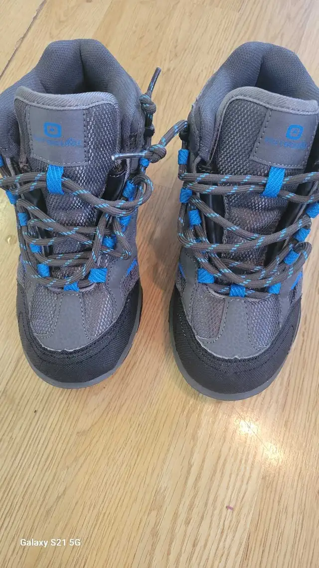 winter shoes size 3 in Hobbies & Crafts in Sudbury - Image 3