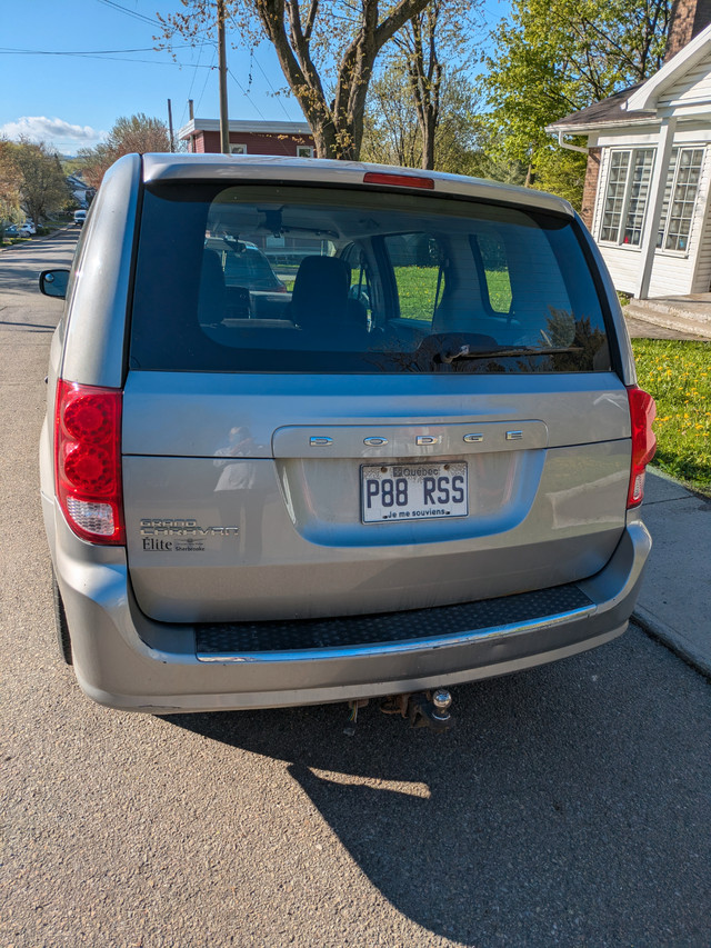 Grand Dodge Caravan a vendre dans Autos et camions  à Ville de Québec - Image 2