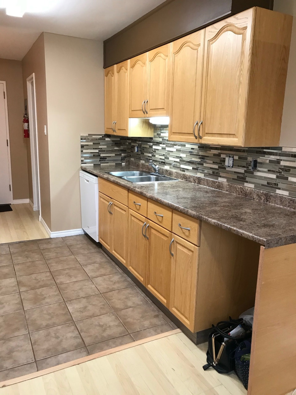 2 bedroom condo available Nov 1 2