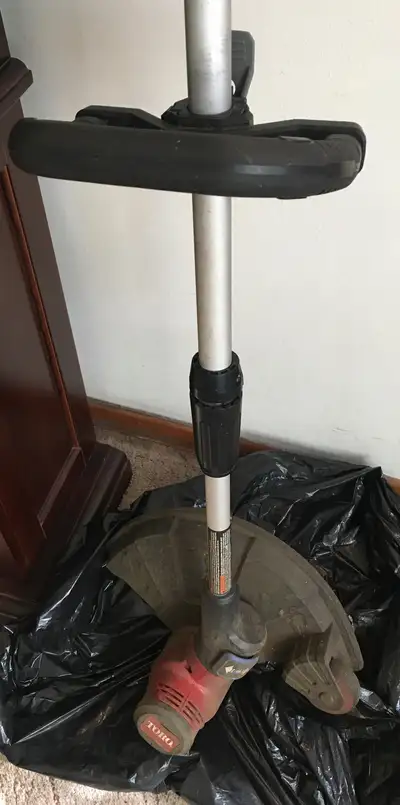 This TORO brand grass trimmer is in perfect working order, as are the three (3) rechargeable batteri...