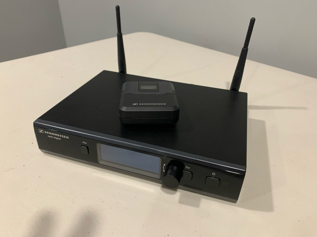 Sennheiser EMD1 Wireless Receiver + Body Pack (instrument) in Pro Audio & Recording Equipment in Oshawa / Durham Region