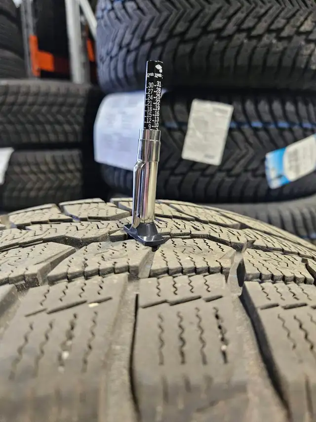 Pneus (4) d’ hiver : TOYO GSI 6 235/55R17 in Tires & Rims in Saguenay - Image 3