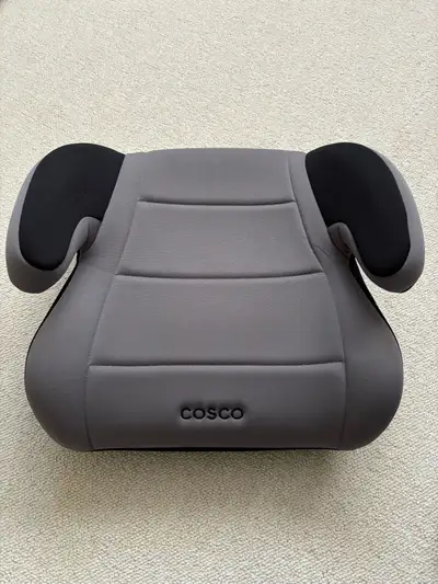 Rarely used in grandparent’s car. Excellent, like new condition! Manufactured 2016 12 19.