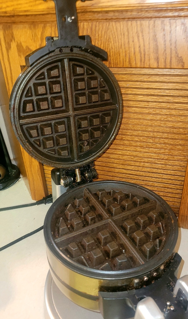 Cuisinart  Double Waffle Maker in Other in Lethbridge - Image 2