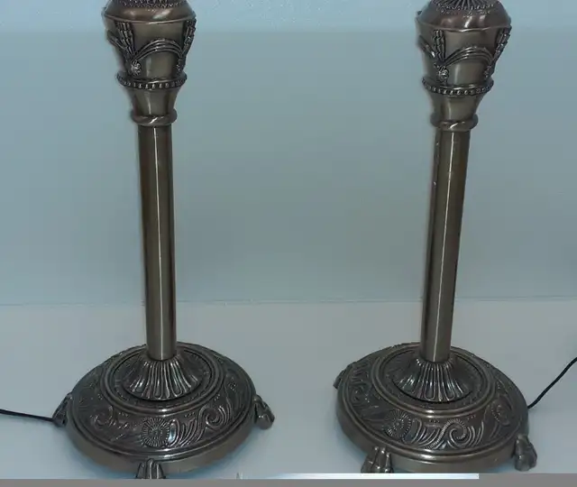 2× Portable table top lamps 31"tall. BEAUTIFUL ANTIQUE DESIGN in Indoor Lighting & Fans in Calgary - Image 7