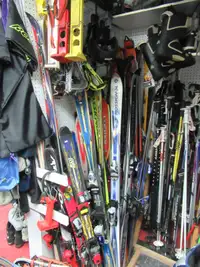 Ski alpin, bâton, botte, accessoires