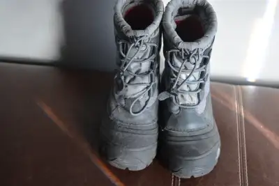 Boys winter Boots North Face Size 1, View more