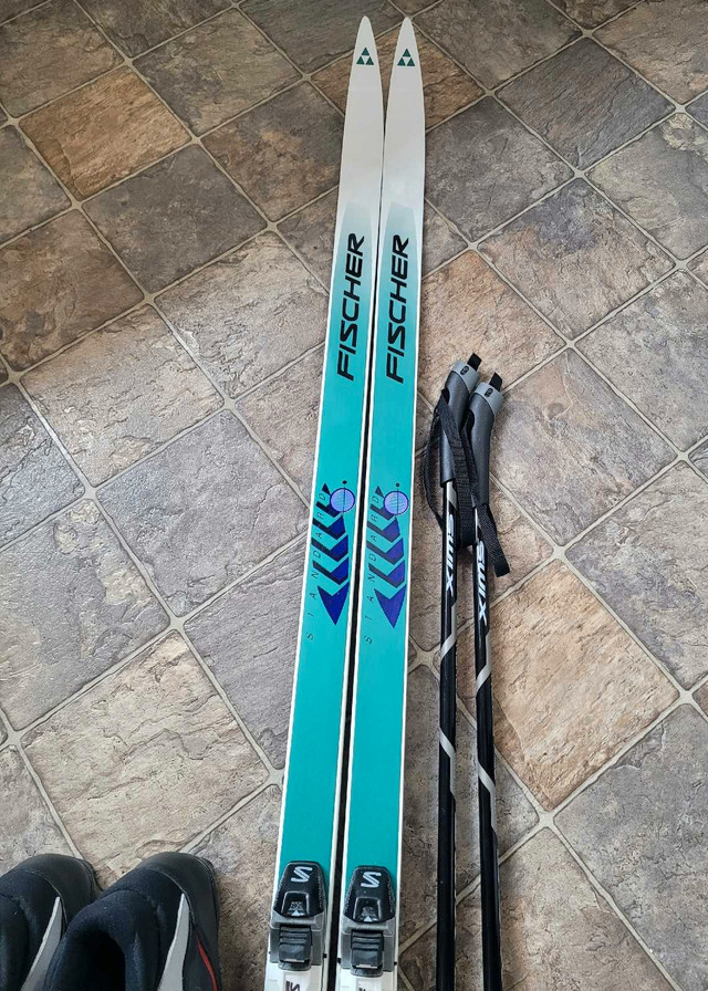 Cross Country Ski set - Mens 9 - 11.5 / Womens 10 - 12.5 in Ski in Winnipeg - Image 2