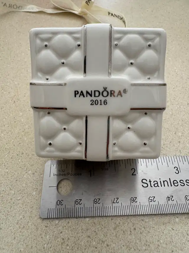 Pandora 2016 Porcelain Gift Box Christmas ornament collectible in Arts & Collectibles in Oshawa / Durham Region - Image 4