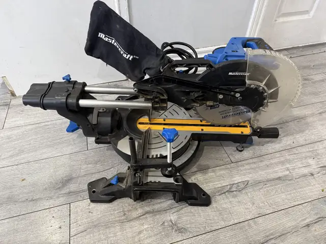 Mastercraft 15 Amp Single-Bevel Sliding Compound Mitre Saw  in Power Tools in Oshawa / Durham Region - Image 9