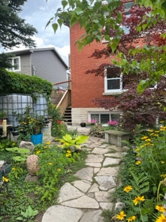 2 Bedroom Apartment 2 Free Parking  Avail Now Main Floor Triplex in Long Term Rentals in Kitchener / Waterloo - Image 3