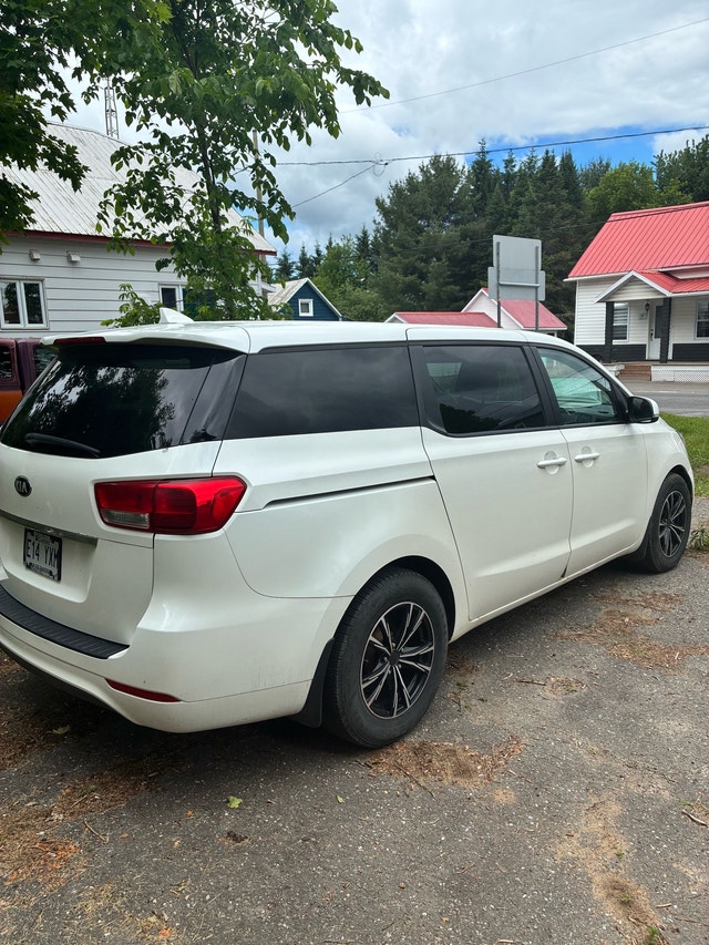 Kia Sedona 2017 — photo 3