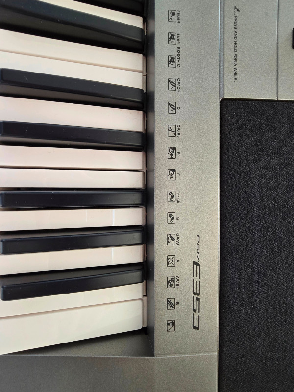 SOLD - Yamaha PSR-E353 61-Key Portable Keyboard in Pianos & Keyboards in Dartmouth - Image 3
