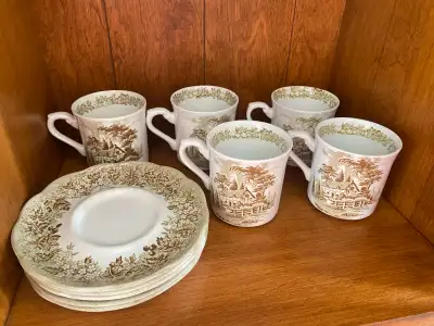 ensemble 5 tasses & soucoupe antique ( provient England ), View more