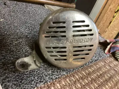 Just found in an old basement in Toronto. Spins freely. 100% original . I can ship anywhere in Canad...