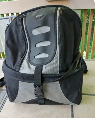 An excellent Lowpro camera backpack. Spetial padded compartment at the bottom with space for DSLR or...
