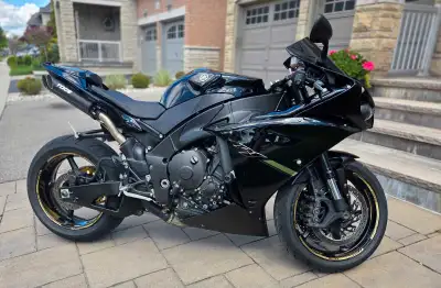 Yamaha r1 Beautiful R1,new tires 500km on it new chain and sprocket,new spark plugs oil and filter,a...