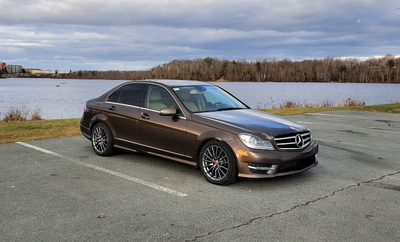 C300 2014 last production *The good -MVI done on July, nothing needed -Avantgarde Sport edition -Rar...