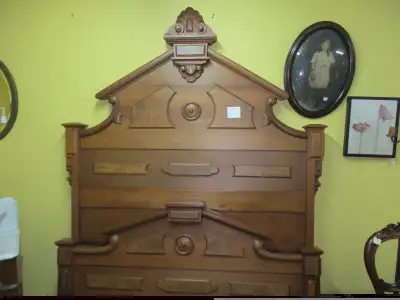 Lit victorien en noyer vers 1870, View more
