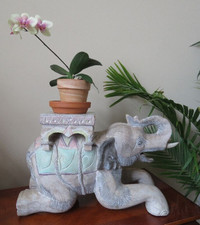 Support à plante bois forme éléphant Elephant plant stand wood
