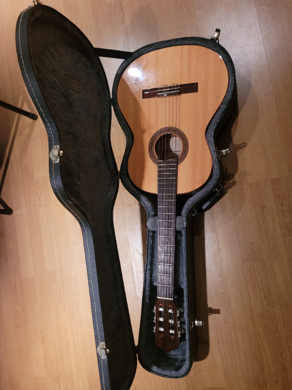 Flamenco Guitar from Spain with case-Good condition in Guitars in Mississauga / Peel Region
