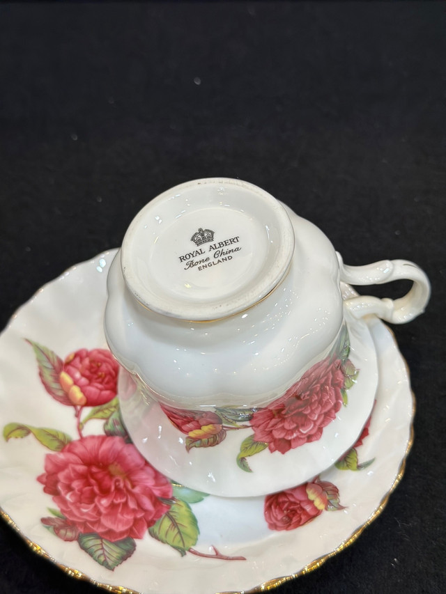 Royal Albert large rose tea cup & saucer - made in England . in Holiday, Event & Seasonal in Oakville / Halton Region - Image 2